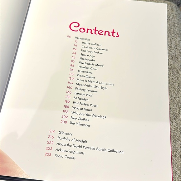 “Barbie Takes The Catwalk” Book - Picture 7 of 7